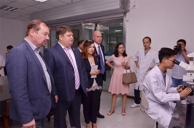http://www.hgu.edu.cn/__local/9/95/AA/1879D22E7E373E4FD2A2AA327DC_8002762D_A03B.jpg